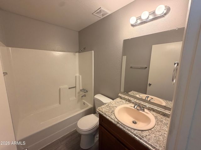 6527 N 67TH Avenue 102, Glendale, AZ 85301