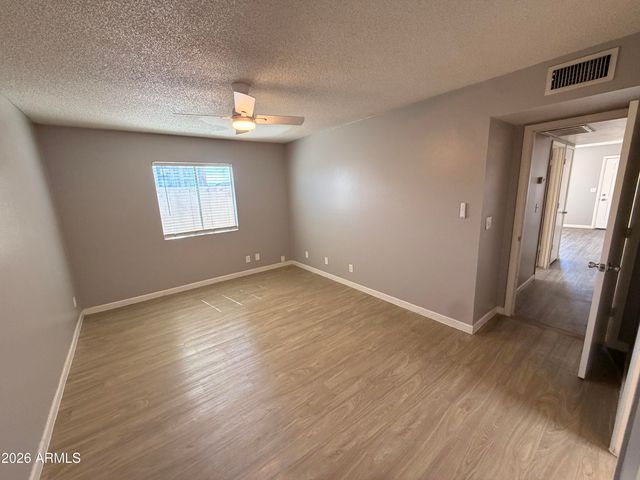 6527 N 67TH Avenue 102, Glendale, AZ 85301