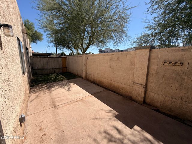 6527 N 67TH Avenue 102, Glendale, AZ 85301
