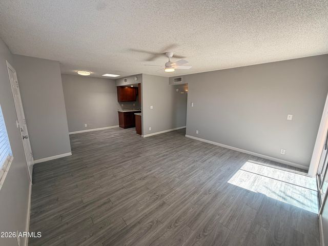 6527 N 67TH Avenue 102, Glendale, AZ 85301