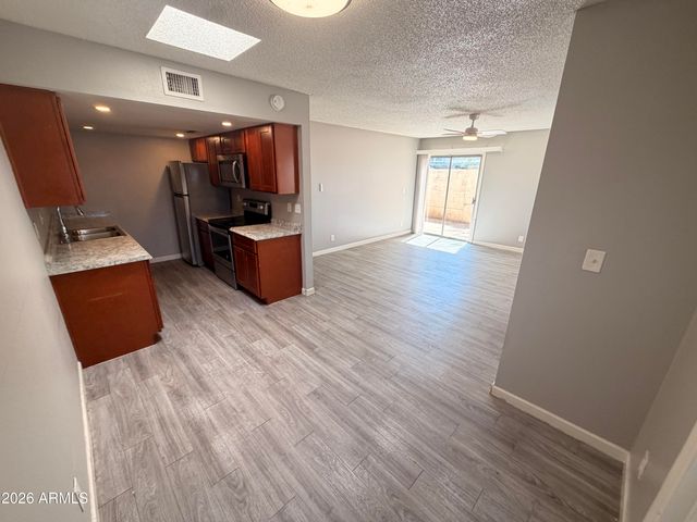6527 N 67TH Avenue 102, Glendale, AZ 85301