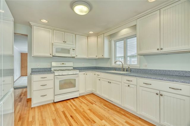 193 Hawthorne Circle, Farmington, NY 14425