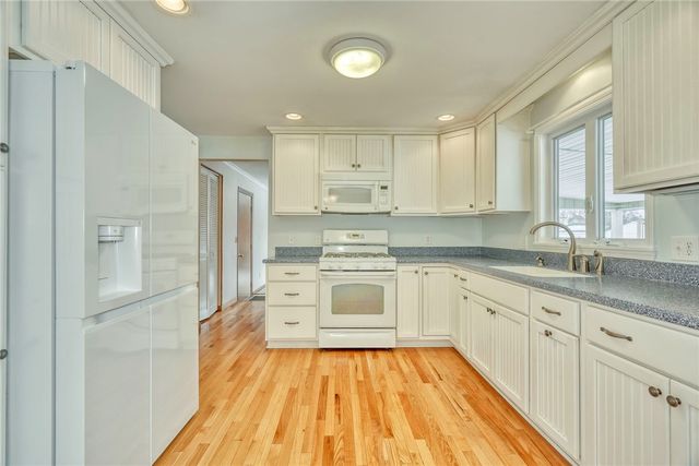 193 Hawthorne Circle, Farmington, NY 14425