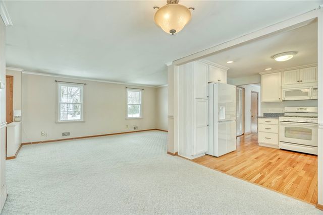 193 Hawthorne Circle, Farmington, NY 14425