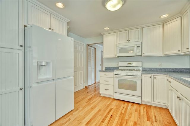 193 Hawthorne Circle, Farmington, NY 14425