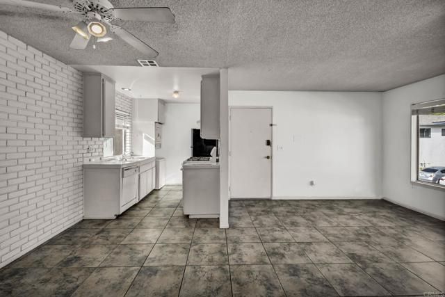 3448 Seabreeze Walk, Oceanside, CA 92056