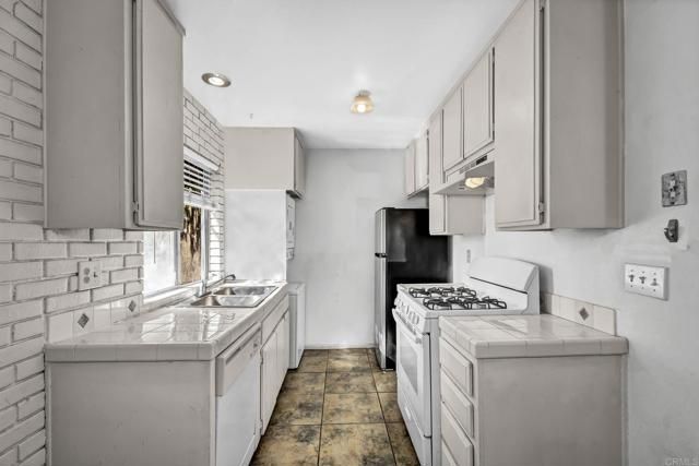 3448 Seabreeze Walk, Oceanside, CA 92056