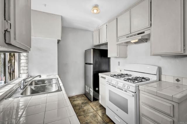 3448 Seabreeze Walk, Oceanside, CA 92056