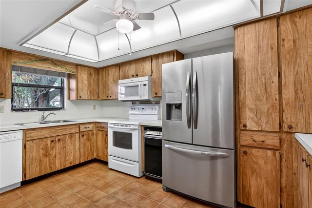 2025 SYLVESTER ROAD E1, Lakeland, FL 33803