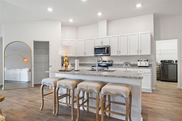 915 OVERPOOL AVENUE, Davenport, FL 33896