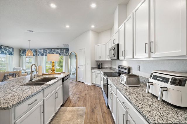 915 OVERPOOL AVENUE, Davenport, FL 33896