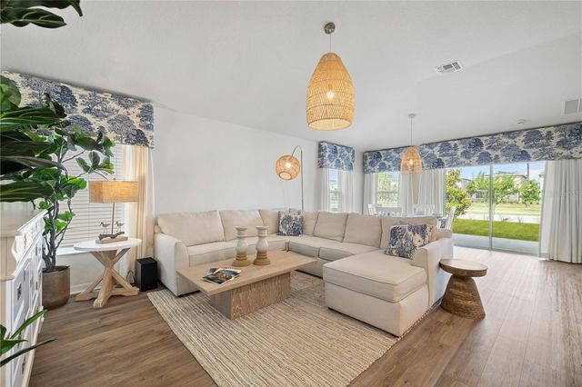 915 OVERPOOL AVENUE, Davenport, FL 33896