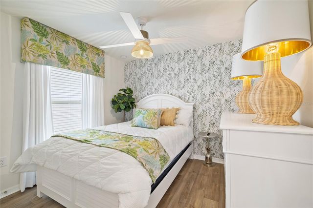 915 OVERPOOL AVENUE, Davenport, FL 33896