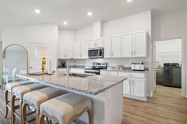 915 OVERPOOL AVENUE, Davenport, FL 33896