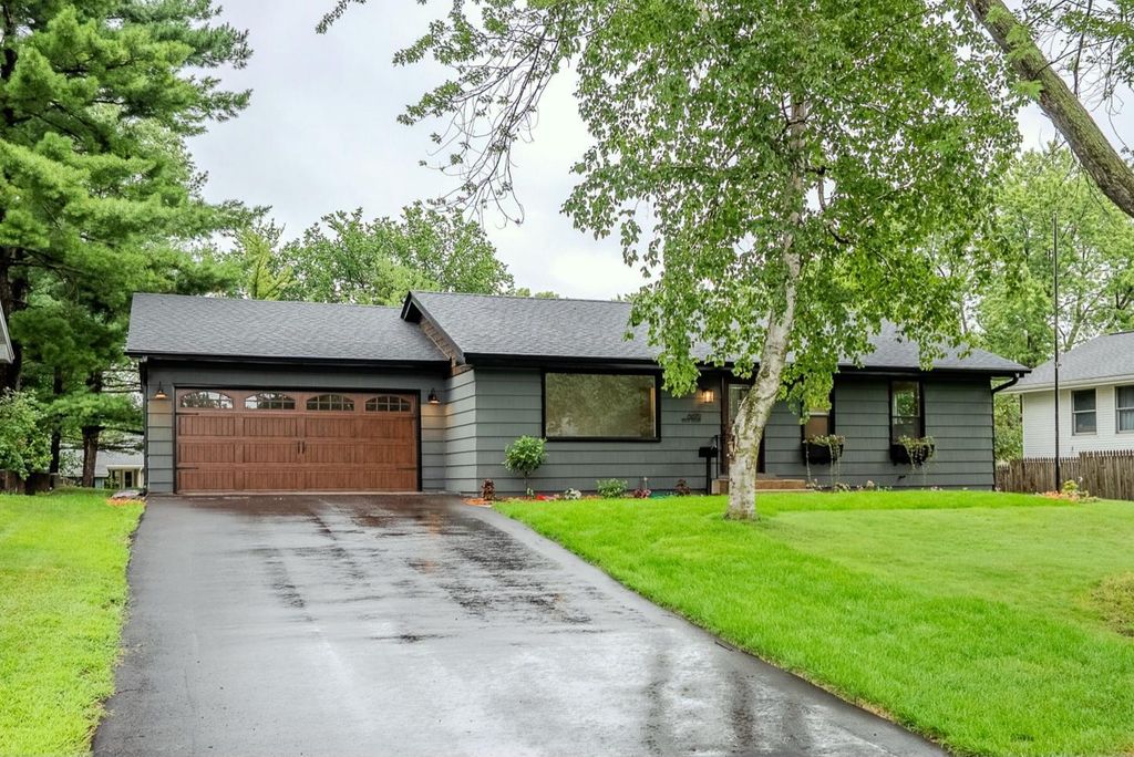 8679 Rich Road, Bloomington, MN 55437