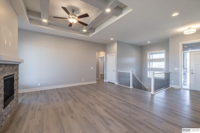 16071 Center West Hadan Drive, Bennington, NE 68007