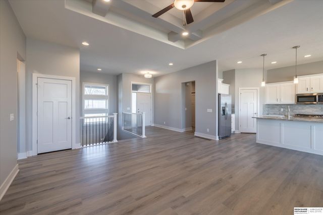 16071 Center West Hadan Drive, Bennington, NE 68007