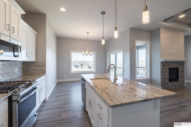 16071 Center West Hadan Drive, Bennington, NE 68007