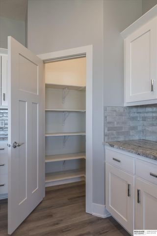 16071 Center West Hadan Drive, Bennington, NE 68007