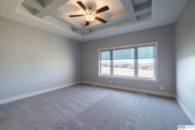 16071 Center West Hadan Drive, Bennington, NE 68007