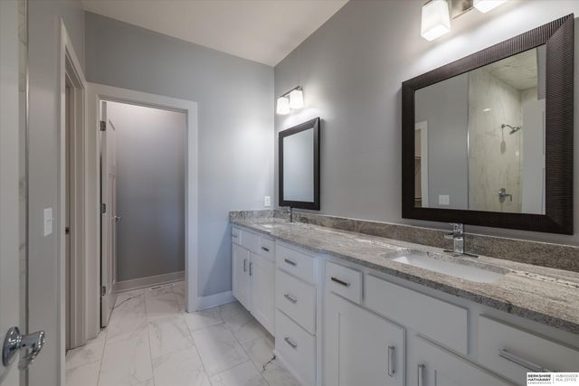 16071 Center West Hadan Drive, Bennington, NE 68007