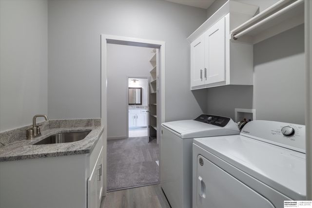 16071 Center West Hadan Drive, Bennington, NE 68007