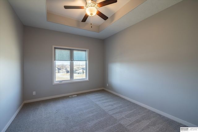 16071 Center West Hadan Drive, Bennington, NE 68007