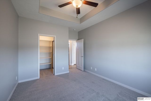 16071 Center West Hadan Drive, Bennington, NE 68007