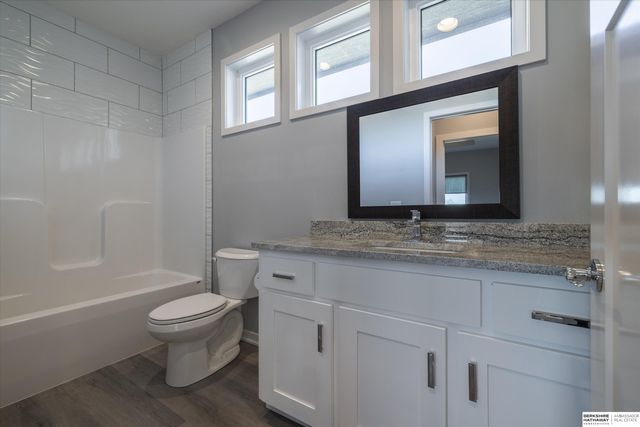 16071 Center West Hadan Drive, Bennington, NE 68007