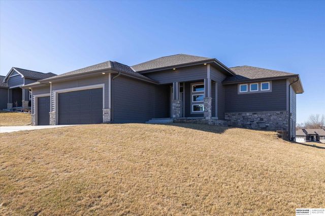 16071 Center West Hadan Drive, Bennington, NE 68007