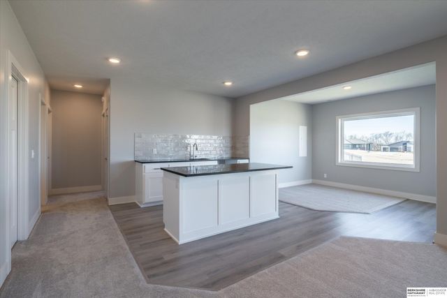 16071 Center West Hadan Drive, Bennington, NE 68007