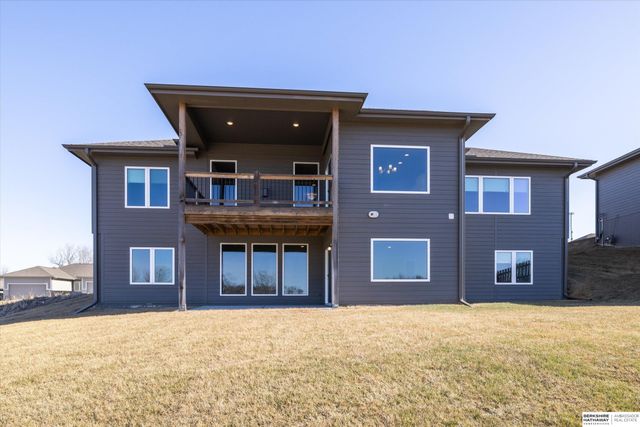 16071 Center West Hadan Drive, Bennington, NE 68007