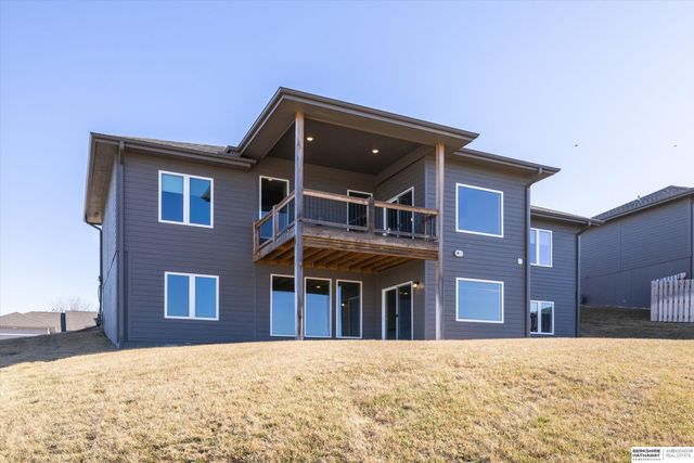 16071 Center West Hadan Drive, Bennington, NE 68007