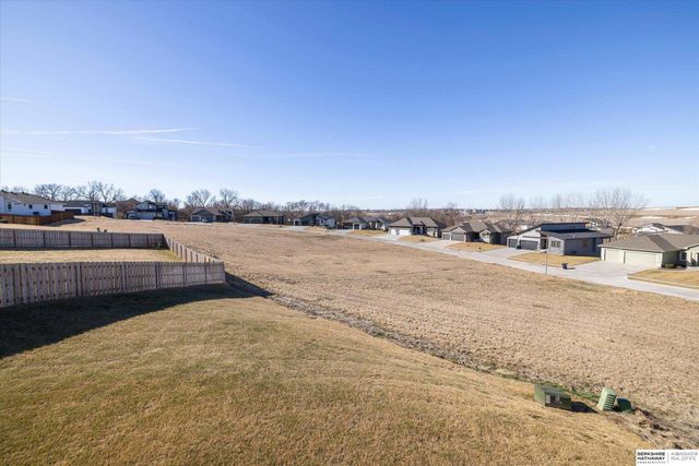 16071 Center West Hadan Drive, Bennington, NE 68007