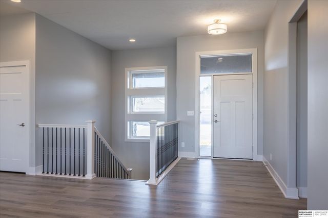 16071 Center West Hadan Drive, Bennington, NE 68007