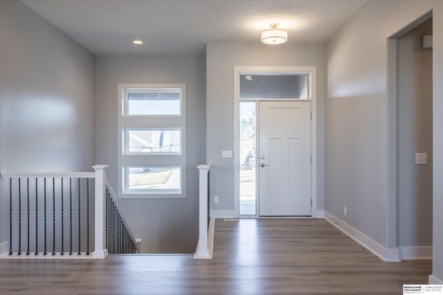 16071 Center West Hadan Drive, Bennington, NE 68007