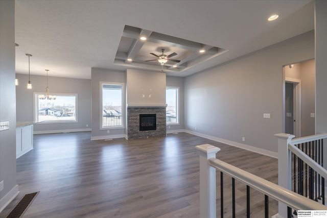 16071 Center West Hadan Drive, Bennington, NE 68007