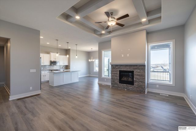 16071 Center West Hadan Drive, Bennington, NE 68007