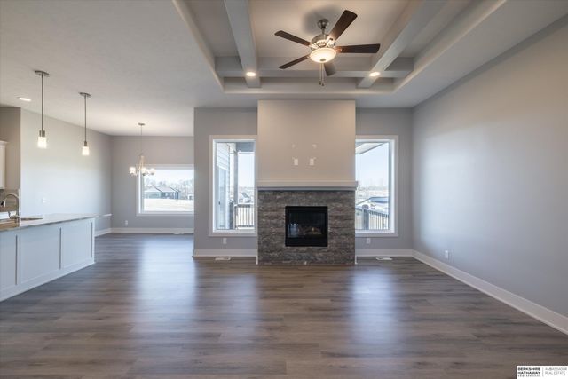 16071 Center West Hadan Drive, Bennington, NE 68007