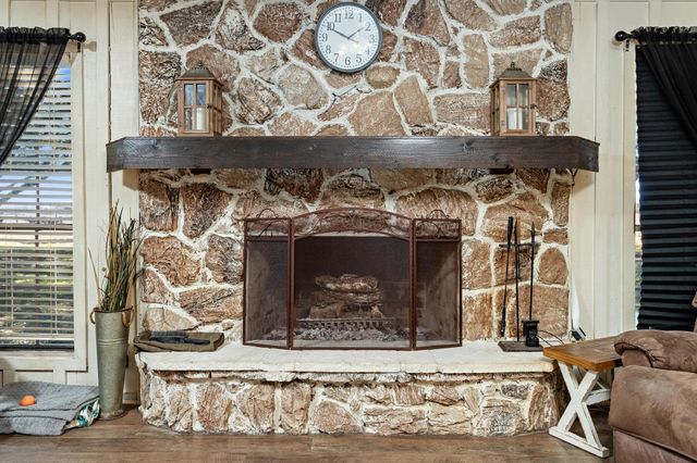 19088 Dove Meadows, Fannett, TX 77705