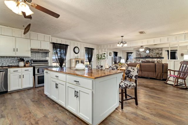 19088 Dove Meadows, Fannett, TX 77705