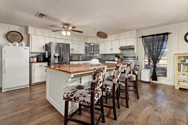 19088 Dove Meadows, Fannett, TX 77705