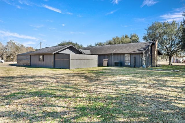 19088 Dove Meadows, Fannett, TX 77705