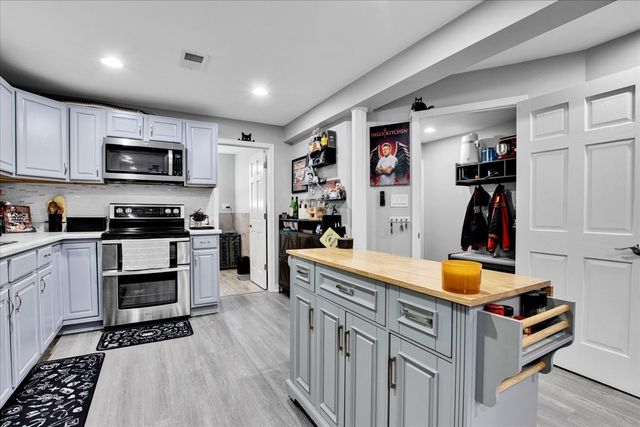 8537 W Winona Street, Chicago, IL 60656