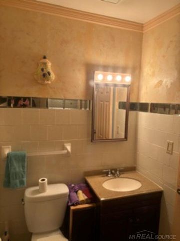 19910 Parkside Street, Saint Clair Shores, MI 48080