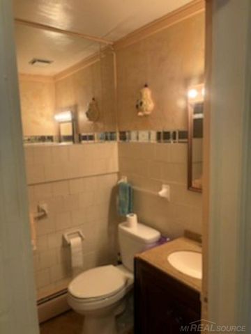19910 Parkside Street, Saint Clair Shores, MI 48080
