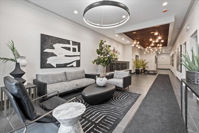 3951 N Wayne Avenue 206, Chicago, IL 60613