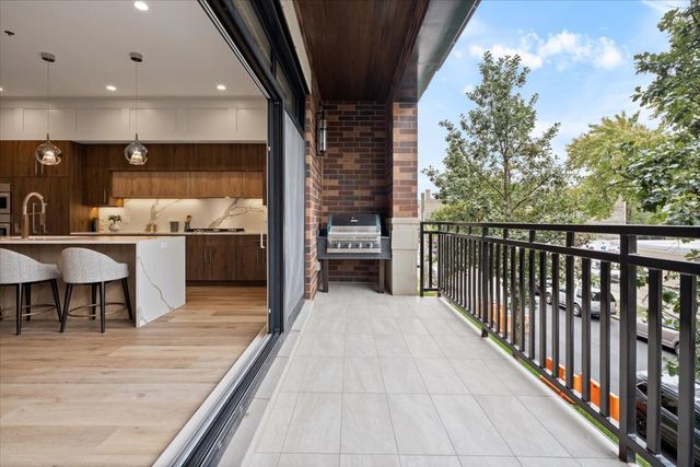 3951 N Wayne Avenue 206, Chicago, IL 60613