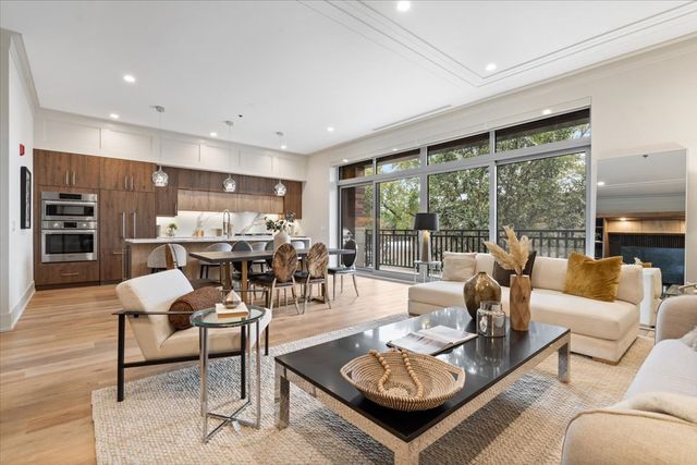 3951 N Wayne Avenue 206, Chicago, IL 60613