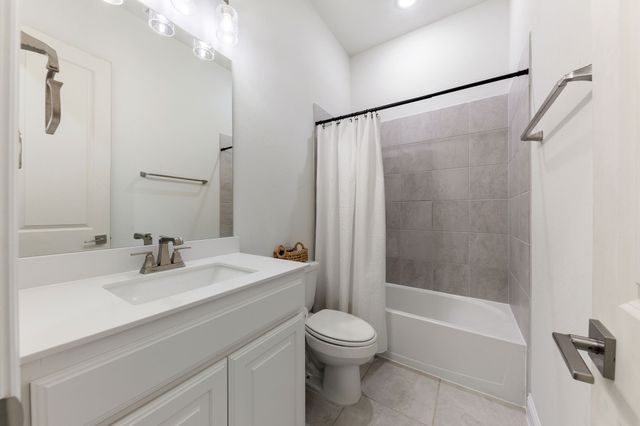 8808 Royal Star Road, Rowlett, TX 75089